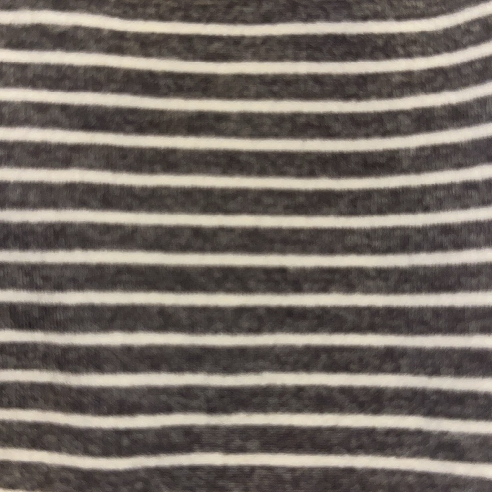 Lululemon cream gray striped vest with 2 zipper pockets and ear phone access - Picture 9 of 9